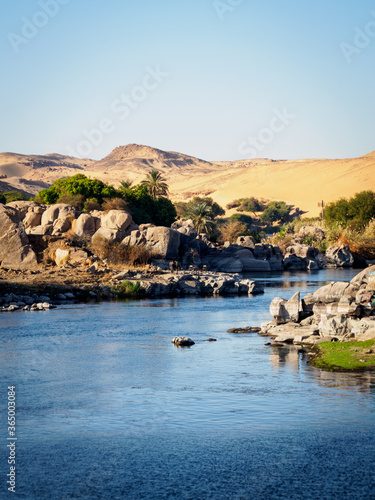 Fotografija beautiful nubian landscape near aswan with river nile