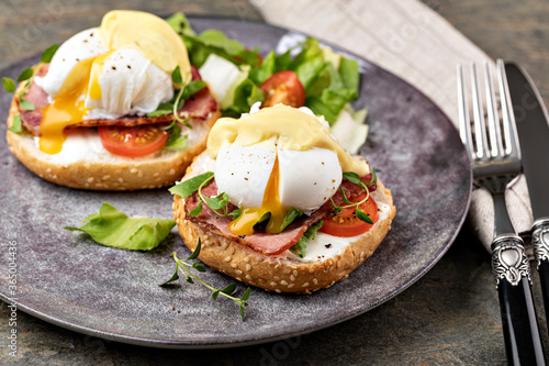 Tableau sur toile Eggs Benedict with salad