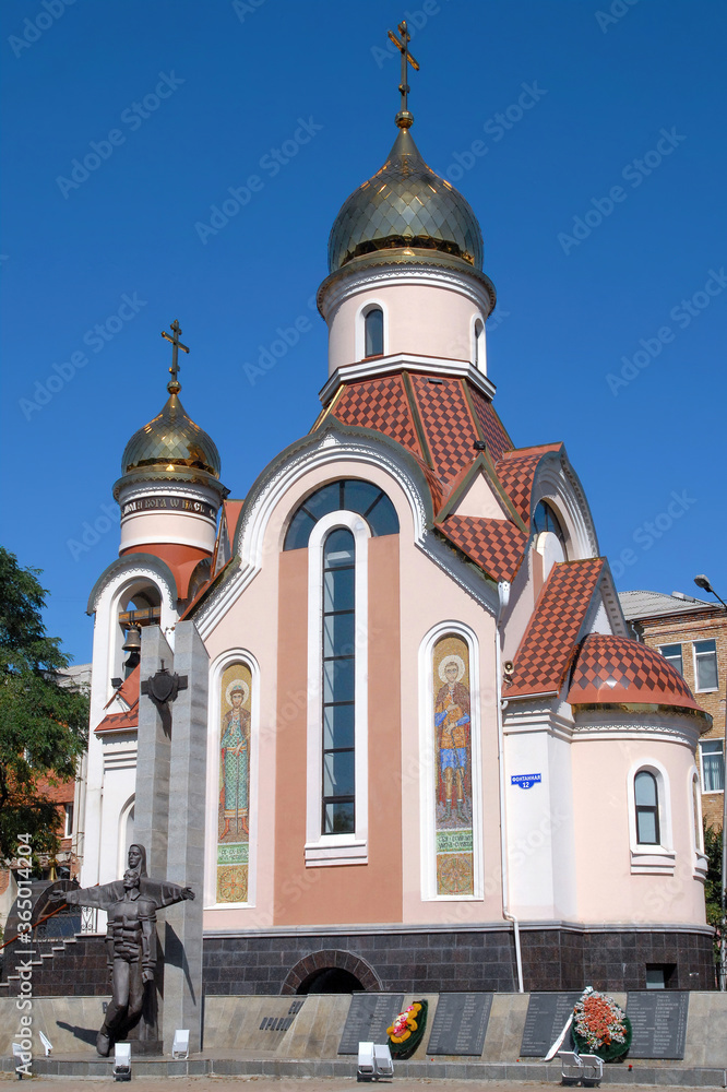 Fototapeta premium Church of the Holy Prince Igor of Chernigov and monument to policemen died in the line of duty. Vladivostok, Primorsky Krai (Primorye), Far East, Russia.