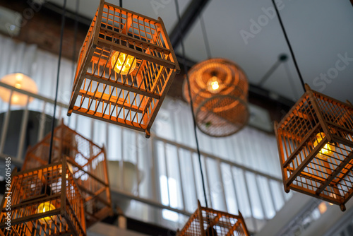 Fotografia Lighting bulb in warm light color inside the wooden bird's cage design, using for home or cafe decoration