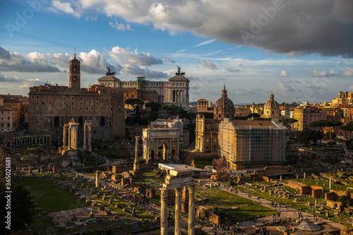 Forum Romanum, w świetle zachodzącego słońca