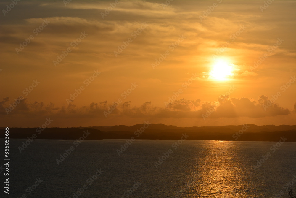 atardecer nublado en la manzanilla