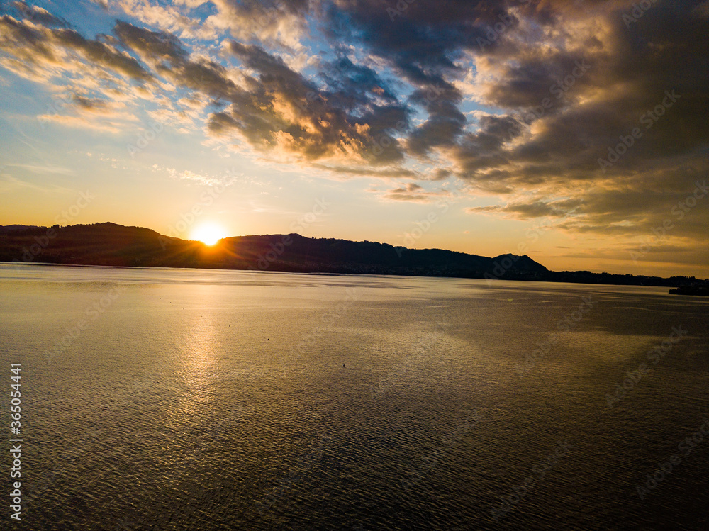 Sonnenuntergang am See / Traunsee Austria / Drohne