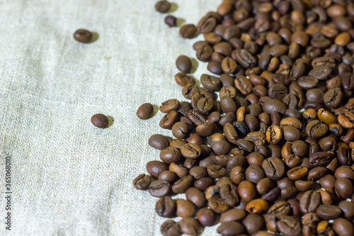 Fototapeta Naklejka Na Ścianę i Meble -  coffee beans on burlap, coffee beans on burlap background