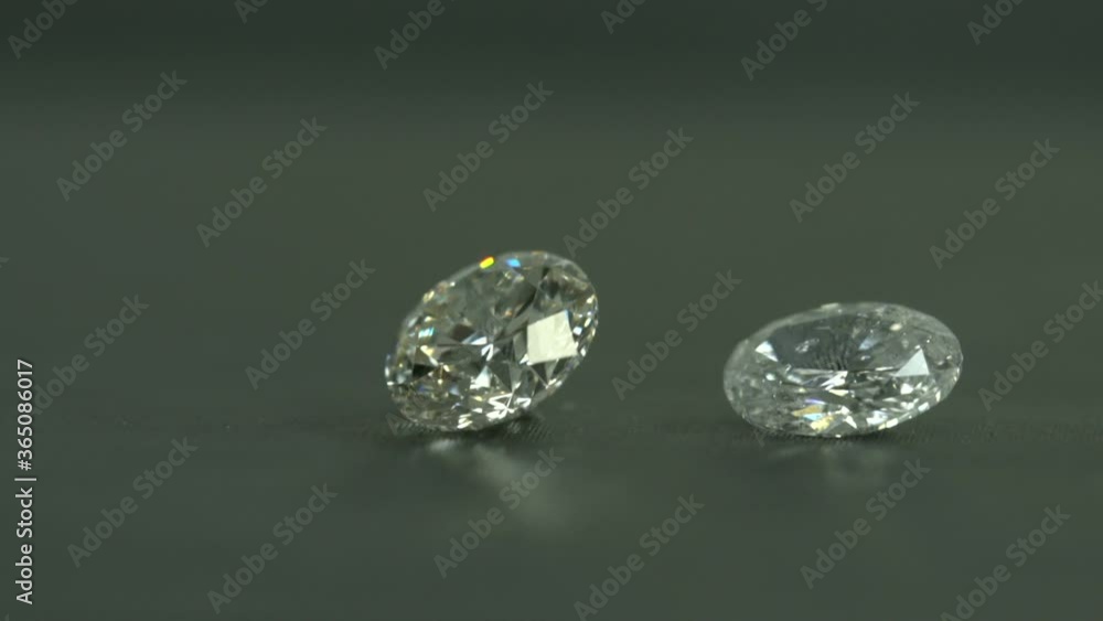 Diamond shine on the table black background. 1 carat diamond. jewelery diamond. diamond lighting. Panning gems. Diamond shine on the table black background. 1 carat diamond. jewelery diamond. diamond lighting. Panning gems.