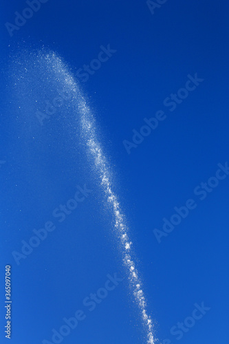 青空と水しぶき