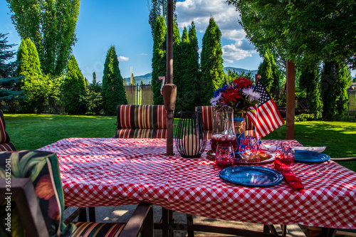 4th of july picnic in backyard
