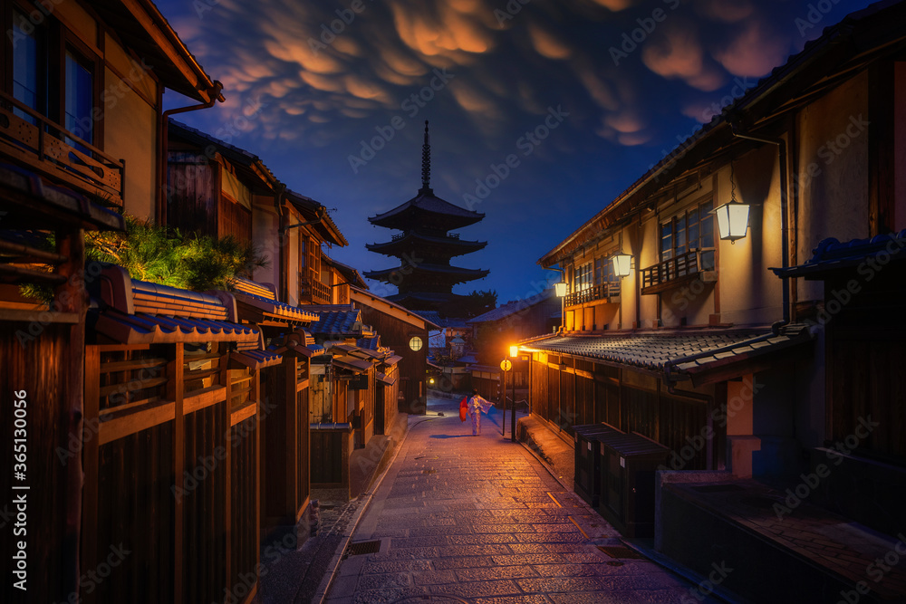 Fototapeta and Sannen Zaka Street in Kyoto, Japan.