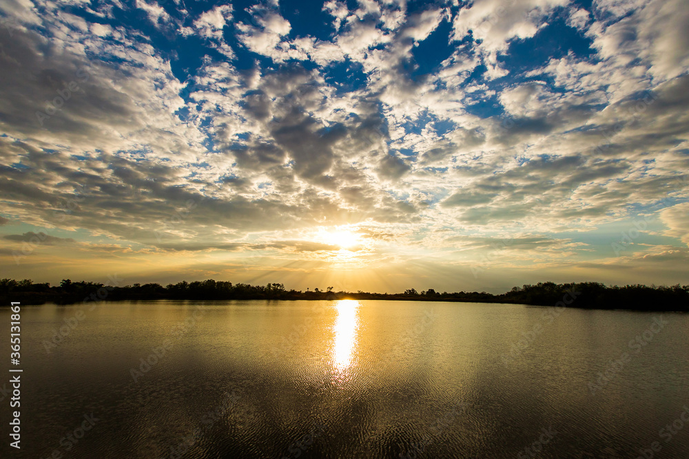 Obraz premium colorful dramatic sky with cloud at sunset