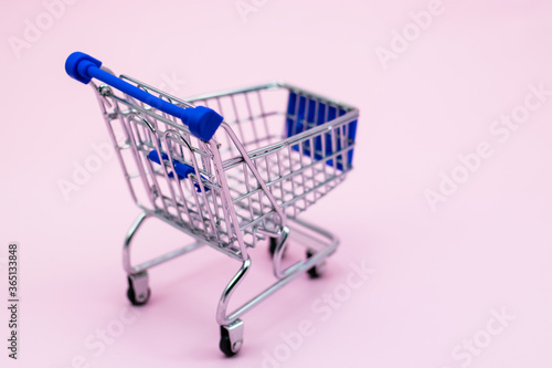 Mini Shopping Cart © somkak