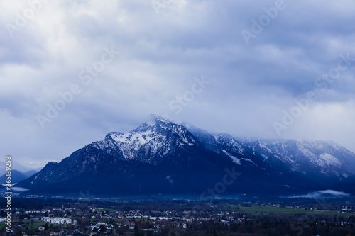 오스트리아의 눈 덮인 산