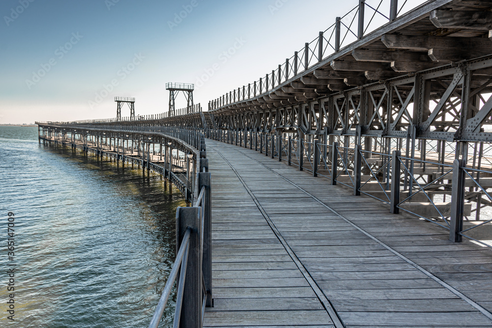 Sea bridge of wood and iron