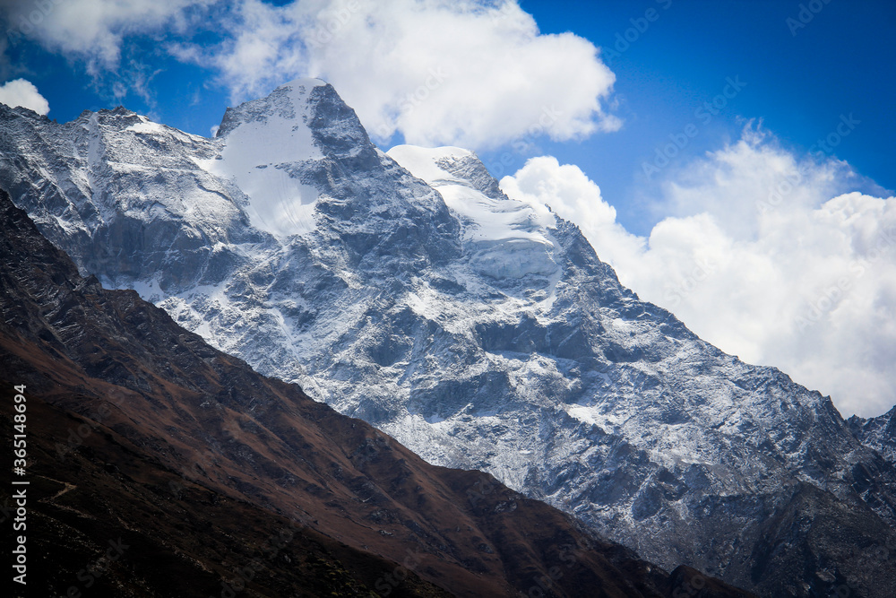 Obraz premium lake saif ul Muluk Mountains in Pakistan