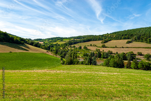 Paysage des Monts du Lyonnais autour d'Yzeron dans le Rhône en France