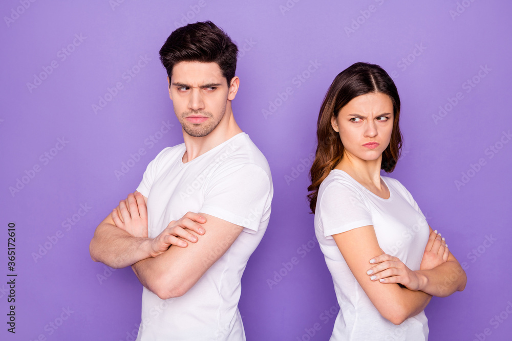 Profile photo pretty lady handsome guy couple arms crossed had fight bad mood conflict angry displeased wear casual white t-shirts isolated purple pastel color background Profile photo pretty lady handsome guy couple arms crossed had fight bad mood conflict angry displeased wear casual white t-shirts isolated purple pastel color background