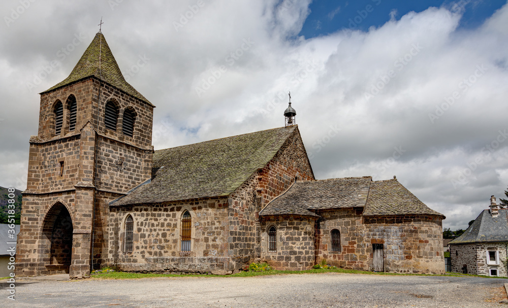 Eglise de Saint-Léger de Cheylade dans le Cantal en Auvergne - France