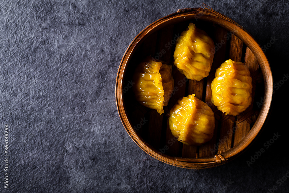 Obraz premium Dim SUM . Chinese dimsum bamboo steamer