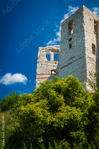 Sunny weather over the castle from the XVI-XVII century in Kazimierz Dolny. .
