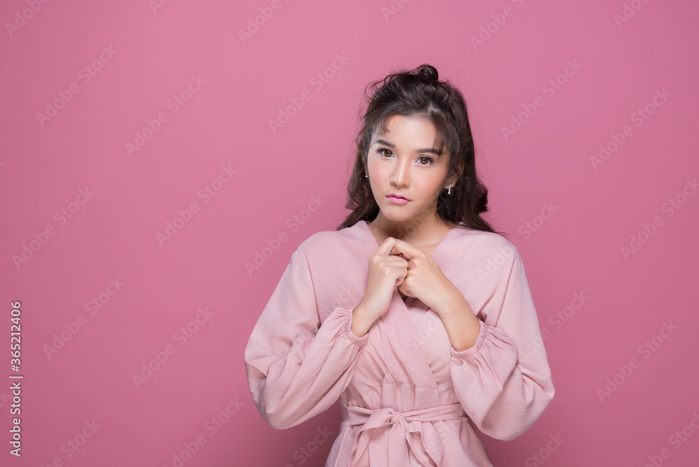 portrait girl on pink background, asian woman
portrait girl on pink background, asian woman
