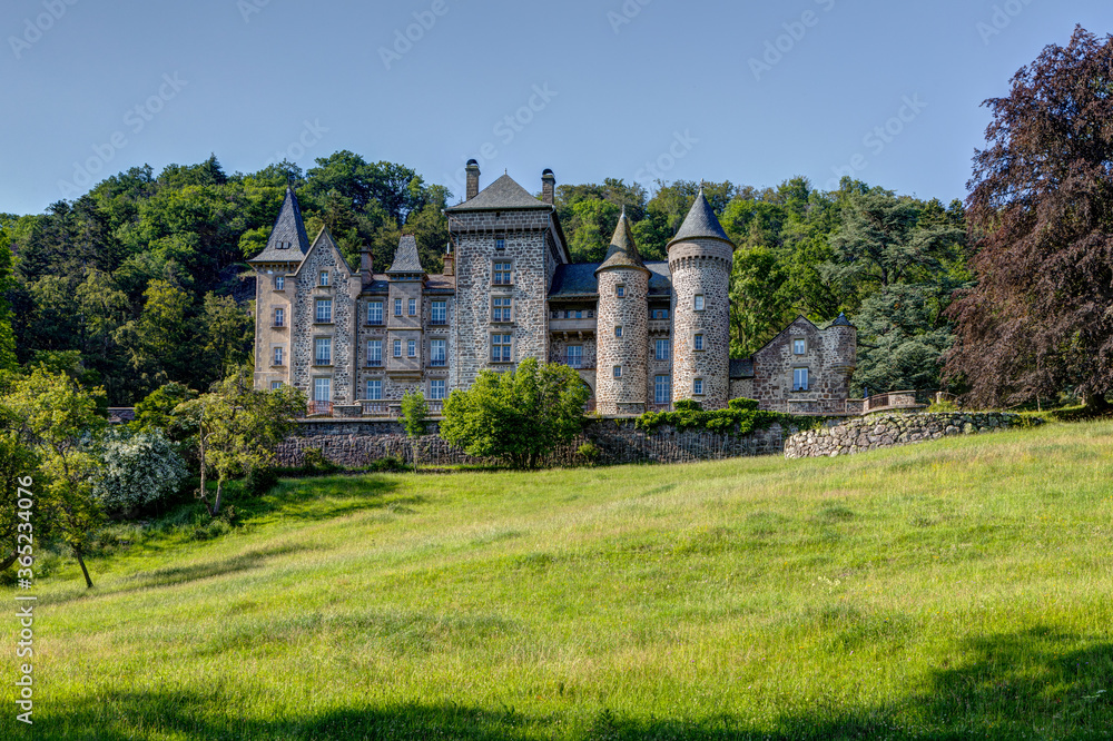 Le château d'Anterroches à Murat : cité de caractère dans le Cantal - Auvergne