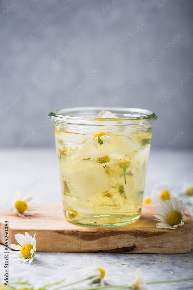 Boozy Long Island Iced Tea with chamomile flowers Boozy Long Island Iced Tea with chamomile flowers