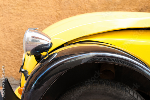 Obraz na płótnie Close-up detail of a Black Yellow vintage citroen 2cv car light