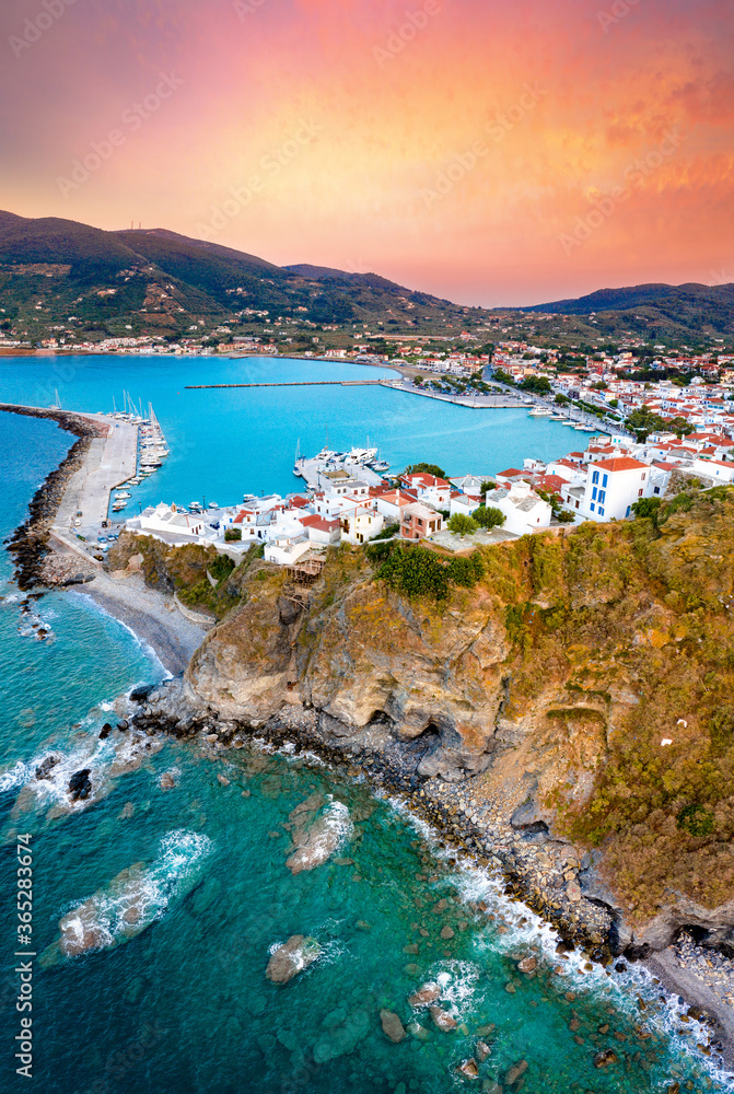 Naklejka premium View of town and port at the island Skopelos, northern Sporades, Greece