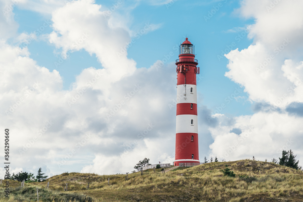 Leuchtturm in den Dünen auf der Insel Amrum in Wittdün