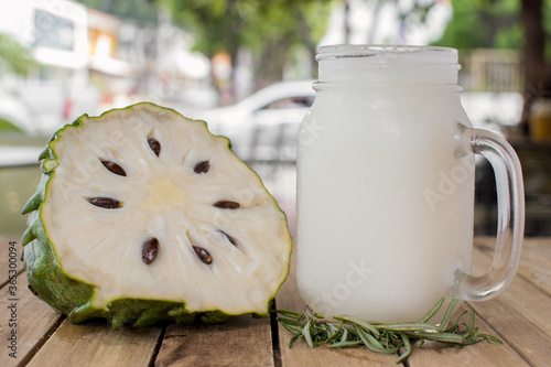 Jugo natural de guanabana