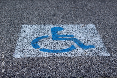 A close view of the handicap icon sign in the parking space. © Al