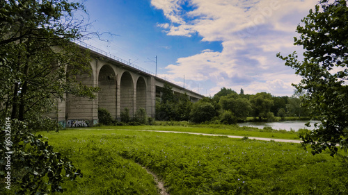 Park mit Brücke