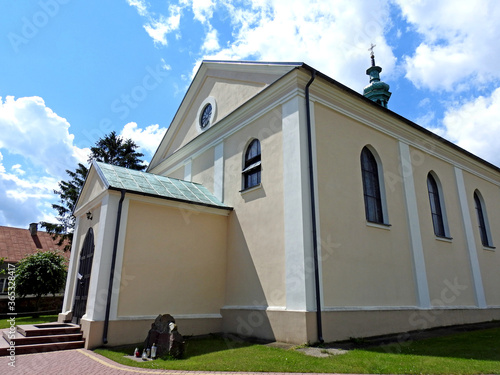 wybudowany w 1872 roku kosciol katolicki pod wezwaniem swietej marii magdaleny i swietego kazimierza w miejscowosci szydlowo na mazowszu w polsce photo