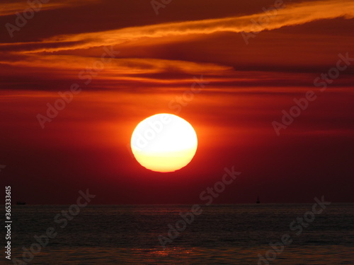 Fototapeta Naklejka Na Ścianę i Meble -  sunset sea 23