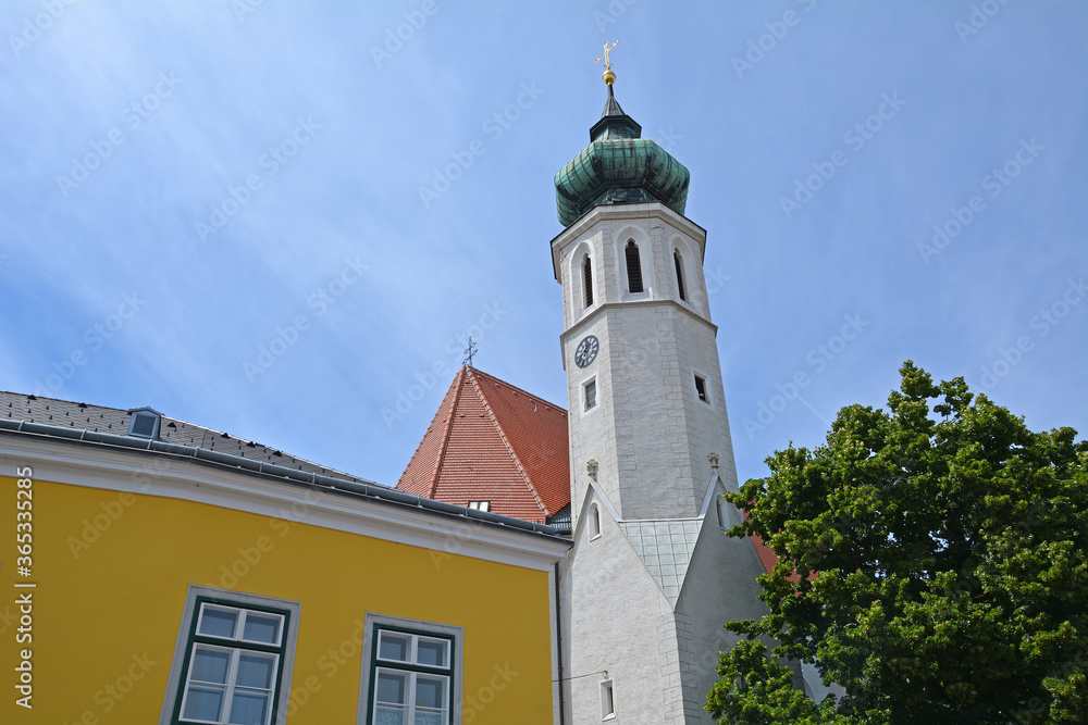 Pfarrkirche Heilig Kreuz im Heurigendorf Grinzing, Wien