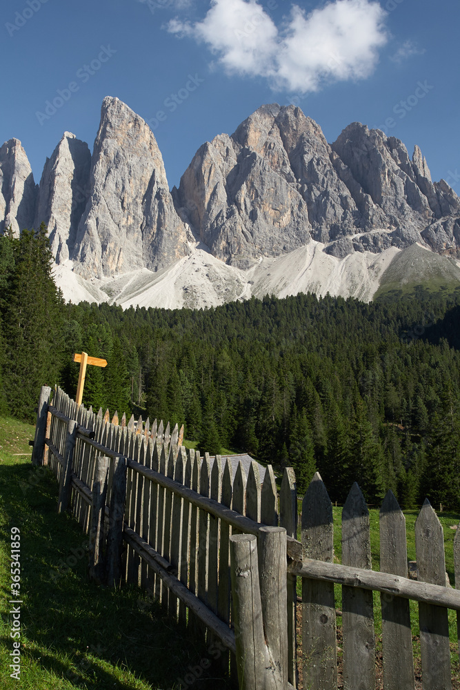 fence in the mountains, Odle Funes