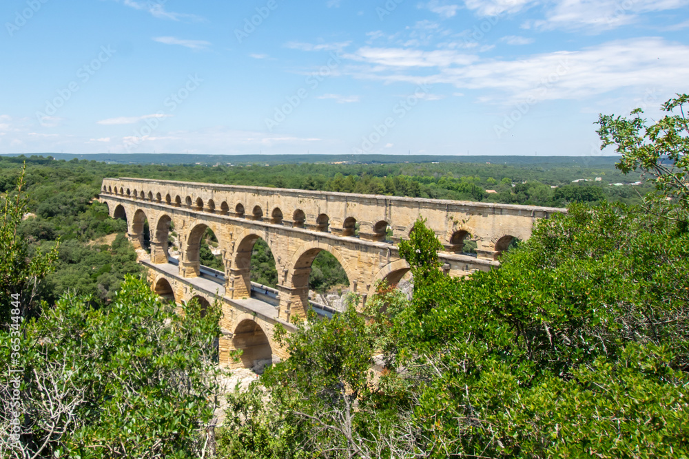 Le Pont du Gard, aqueduc romain Le Pont du Gard, aqueduc romain