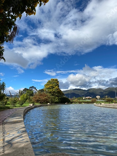 Paisaje naturaleza, cielo y agua.