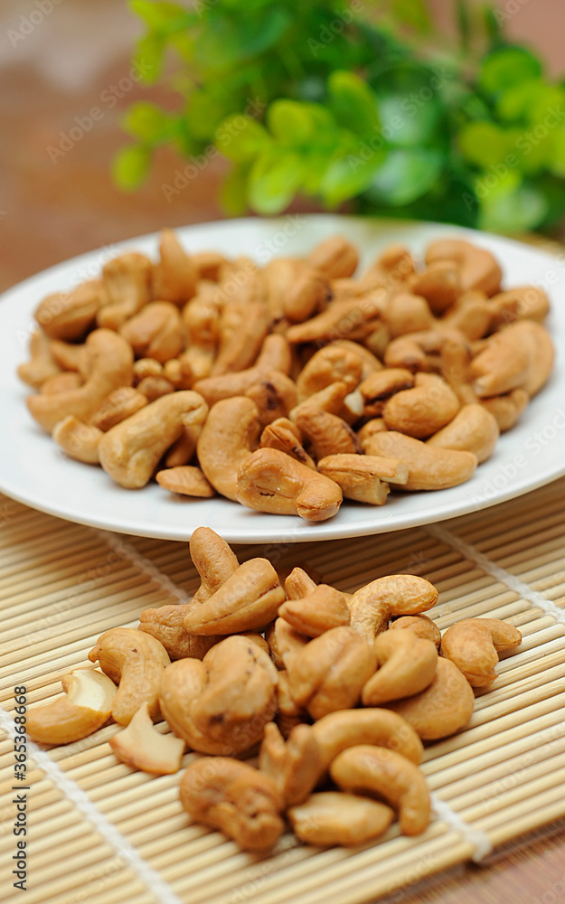 Almond Nut (Prunus dulcis, syn. Prunus amygdalus) Almond Nut (Prunus dulcis, syn. Prunus amygdalus)