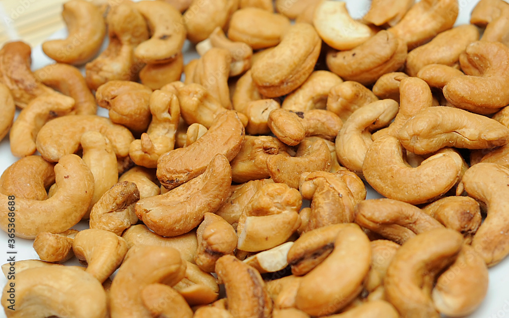 Almond Nut (Prunus dulcis, syn. Prunus amygdalus) Almond Nut (Prunus dulcis, syn. Prunus amygdalus)