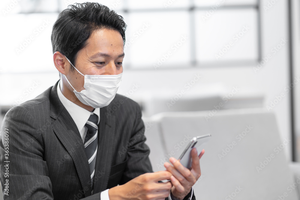 ビジネスマン　ポートレート　スーツ