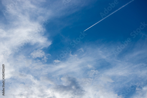 綺麗な青空と飛行機雲の風景 Stock Photo Adobe Stock