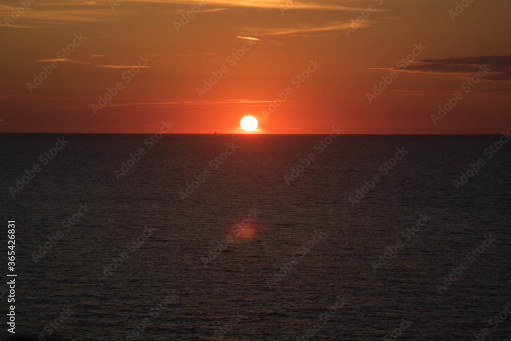Fototapeta premium Sunset on the sea Sun on sunset