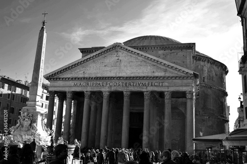 Photography Black and white background of the pantheon of rome