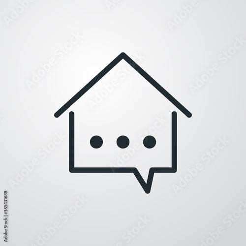 Concepto Real Estate. Logotipo lineal casa con globo de habla en fondo gris