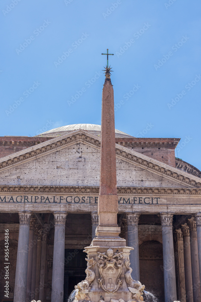 Pegan Rome Foto de ROME, ITALY - 2014 AUGUST 18. The Roman Pantheon is the most ...