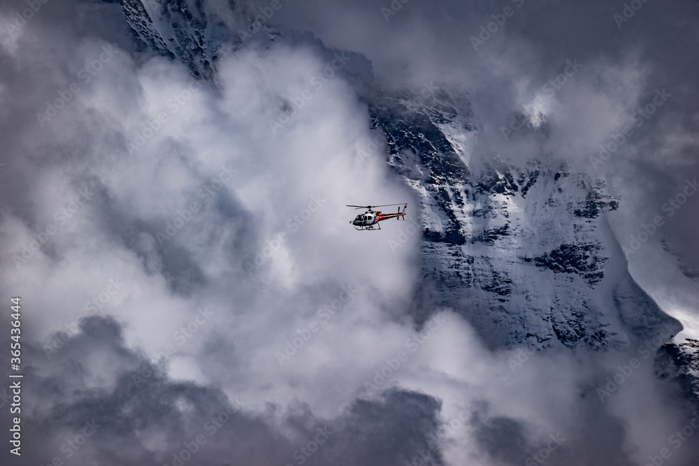 Helikopter Transport Schweizer Berge