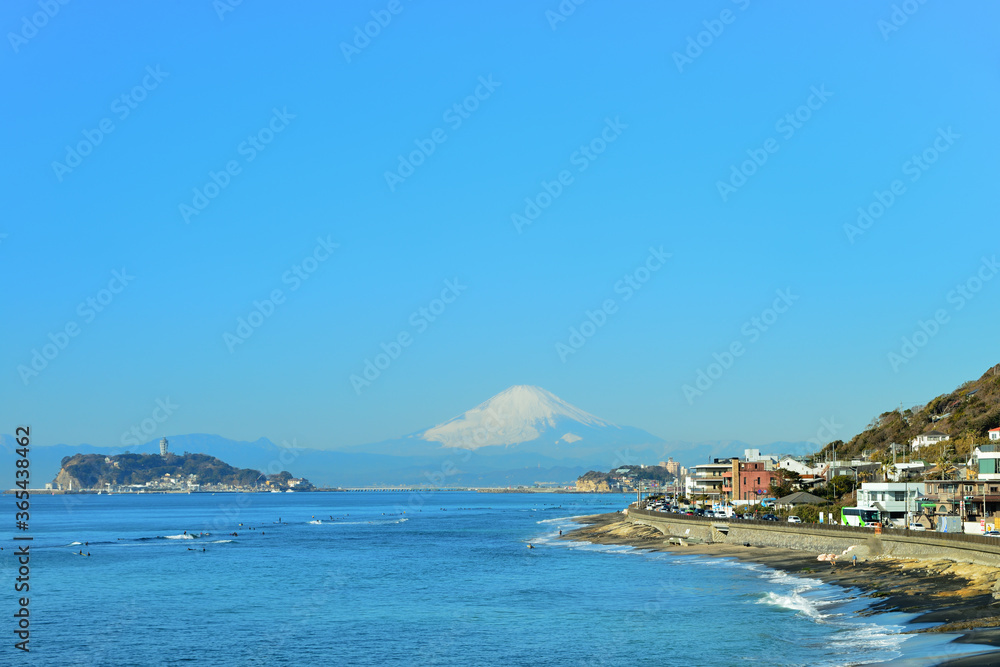 稲村ケ崎　江の島　富士山　神奈川県鎌倉市稲村ケ崎公園の風景