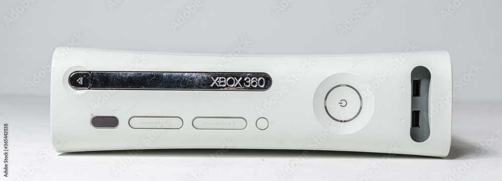 Stockfoto london, england, 05/05/20202 A slim line white Microsoft xbox 360  elite home arcade console isolated on a white studio background. Video game  players, playstation vs xbox | Adobe Stock