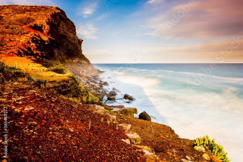 Quadro em tela Hiking along Pacific Rim in Royal National Park of Australia