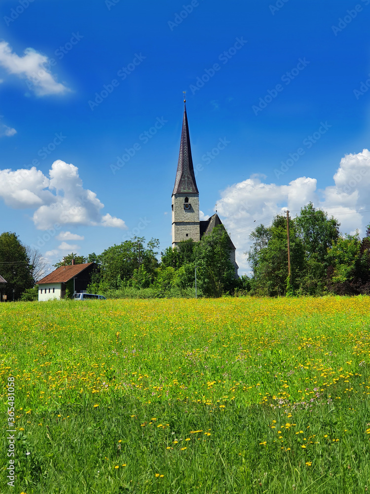 Kirche in Landschaft